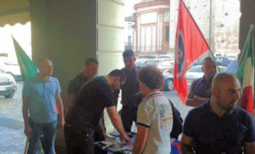 VOGHERA 26/10/2014: CasaPound Italia. “Molti i cittadini contenti del nostro banchetto notturno”