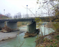 SALICE TERME 28/11/2014: Ponte danneggiato. Ora occorre evitare il crollo. “200mila euro solo per puntellarlo. 500mila euro per riuscire a riaprirlo”