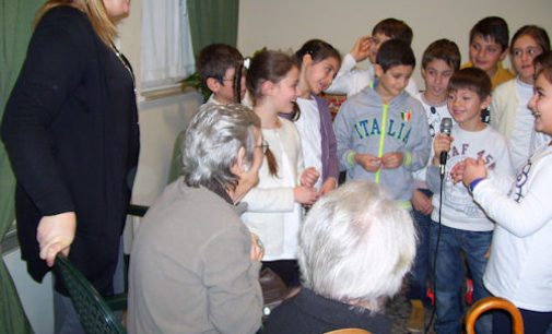 VOGHERA 20/12/2014: Gli “Auguri in musica” degli alunni della De Amicis ai Nonni dello Zanaboni