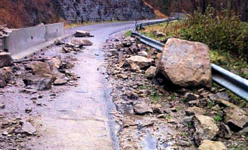 VARZI 24/12/2014: Nivione ancora isolata. I residenti protestano contro la Provincia “festeggiando” il Natale nei pressi della frana