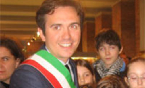 PAVIA 09/12/2014: Lite sul San Siro. Cattaneo (lasciato senza Pergamena) lo restituisce. Centinaio “Questa maggioranza fa schifo”