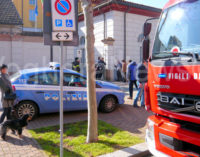 VOGHERA 27/03/2015: “C’è una bomba in Comune” (FOTO VIDEO). Telefonata al 113. Evacuata la sede all’ex caserma. In corso le verifiche. In mattinata anche un allarme rapina