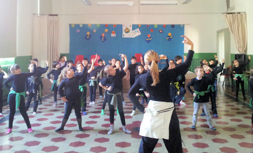 VOGHERA 04/03/2015: Scuola. Teatro-danza alla Primaria “ De Amicis”