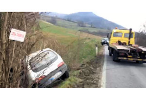 GODIASCO 03/03/2015: Auto finisce nel fosso. Illeso 50enne di Varzi