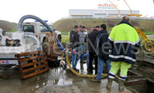 VOGHERA 26/03/2015: Conto alla rovescia per la riapertura della rotonda Nenni. Nella conca fervono i preparativi per l’arrivo delle nuove maxi pompe