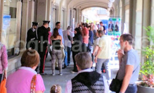 VOGHERA 19/05/2015: Elezioni. Lite fra liste politiche sotto i portici di piazza Duomo