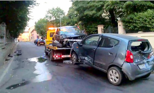 RIVANAZZANO 19/07/2015: Auto esce di strada e fa filotto sui veicoli in sosta. Nella notte: in 4 fuoristrada a Cecima e a 4 Torrevecchia Pia. Un moto investe cinghiale a Godiasco. Alle 5 gravissimo investimento a Lardirago