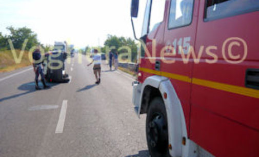 MONTEBELLO VOGHERA 04/08/2015: Auto si ribalta e resta in mezzo alla carreggiata (FOTO&VIDEO). Paura stamattina sulla tangenziale