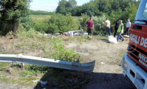 BORNASCO 24/09/2015: Camion fuori strada finisce ribaltato nella roggia. 57enne perde la vita