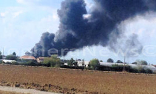 VOGHERA 18/09/2015: Incendio Piberplast. Sopralluogo del settore Ecologia del Comune: “Porte e finestre chiuse in Strada Valle”