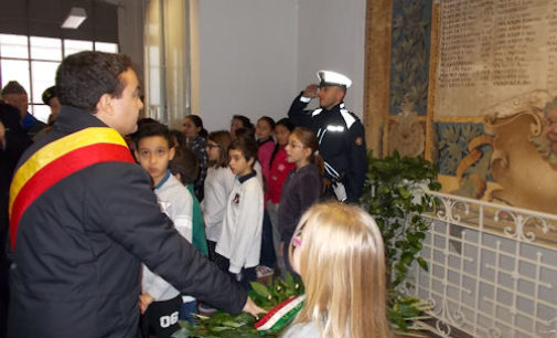 VOGHERA 05/11/2015: 4 Novembre. L’omaggio ai Caduti degli alunni della Scuola Primaria De Amicis