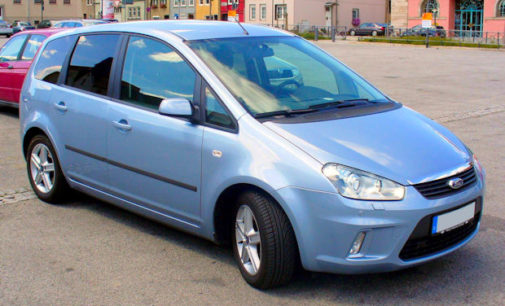 VOGHERA 20/11/2015: Allarme furti con destrezza fuori dai super. Fate attenzione ad una Ford CMax grigio metallizzata