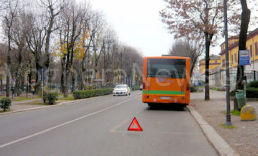 VOGHERA ZAVATTARELLO 25/11/2015: Bus sfortunati oggi in Oltrepò. Uno finisce in una scarpata. Un altro resta in panne