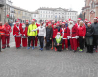 VOGHERA 26/12/2015: Anche nella città iriense la corsa dei Babbo Natale. Durante la “gara” raccolti alimenti per la Caritas