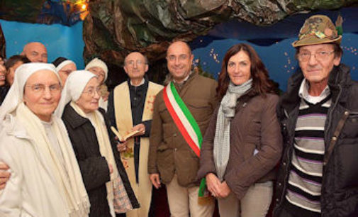 VOGHERA 09/12/2015: Natale. Proseguono le inziative comunali. Inaugurati il maxi albero e il Presepe. In arrivo anche il cinema all’aperto