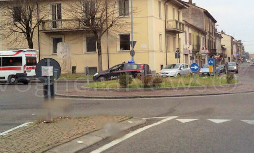 CASTEGGIO 27/02/2016: AGGIORNAMENTO. Lite fra migranti in via Emilia. Carabinieri fermano un uomo