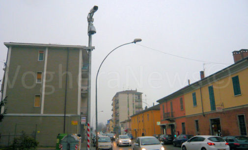 VOGHERA 02/02/2016: Rivoluzione ai semafori. Quelli controllati passano da 3 a 2. Le foto lasciano il posto ai video. E i trasgressori potranno rivedersi facilmente da casa via pc mentre passano col rosso