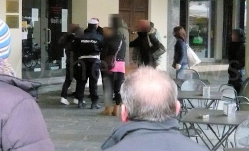 VOGHERA 12/02/2016: Risse Aggressioni Raptus. Piazza Duomo come il far west. Stamattina una lite violenta sedata dalla Polizia locale. Ieri l’aggressione di una 86enne