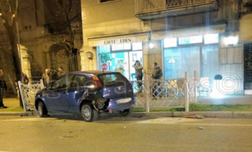 VOGHERA 13/03/2016: Incidente. Auto tamponata invade l’area tavolini di un bar