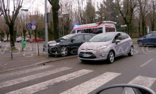 VOGHERA 09/03/2016: Incidente in viale Repubblica. Feriti due uomini