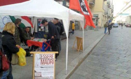 PAVIA 25/03/2016: CasaPound sabato raccoglie generi alimentari per le famiglie italiane in difficoltà