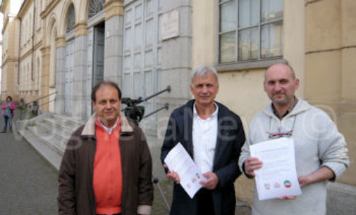 VOGHERA 06/04/2016: Pre e post scuola. Volantinaggio di Pd e Italia del rispetto alla scuola Dante