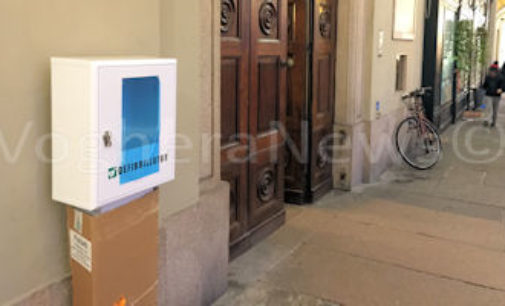 VOGHERA 05/05/2016: Domenica arriva il defibrillatore “Avis” all’ingresso del Municipio