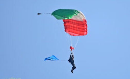 VOGHERA 05/05/2016: Sensia 2016. Domenica i Paracadutisti in volo sul Gallini