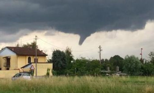 PAVIA 23/05/2016: Sui cieli della provincia un principio di Tornado. Le foto dei pavesi
