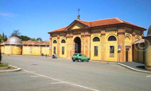 VOGHERA 29/06/2016: Auto “prigioniera” all’interno del cimitero. Liberata dalla polizia locale