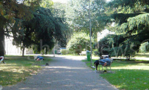 VOGHERA 27/07/2023: Preso a botte in piazzale Marconi. Senza fissa dimora soccorso e medicato in ospedale