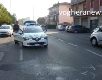 VOGHERA 26/08/2016: Scooter si schianta su un’auto che esce da un carraio. Ferito un 37enne. Errori distrazioni e violazioni di norme all’origine degli incidenti. Proprio come nei terremoti. Nella notte morto un 52enne