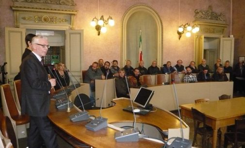 VOGHERA 14/10/2016: Cameron. Presidio oggi a palazzo Gounela. Lavoratori ricevuti dal Commissario. Si punta sull’aiuto di Governo e Regione. La Rsu solleva però la questione “commesse”. Per quale motivo non arrivano a noi?