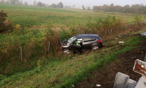 VOGHERA 31/10/2016: Drammatica uscita di strada. Famiglia di 4 persone soccorsa sulla A21