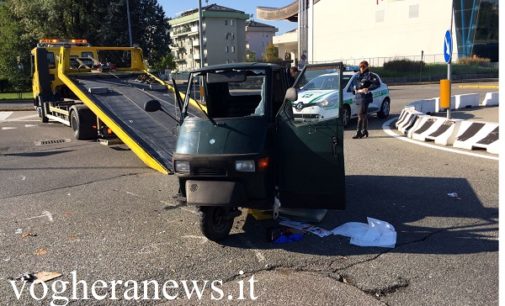 VOGHERA 16/10/2016: Scontro alla rotatoria. ApeCar si ribalta. Il conducente ricoverato al San Matteo