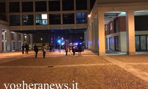 VOGHERA 16/11/2016: Incendio nel palazzo di Piazza delle Due Fontane. Danneggiato uno studio professionale che ha sede nello stabile
