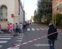 VOGHERA 07/11/2016: Via Foscolo chiusa per una corsa degli studenti della Dante