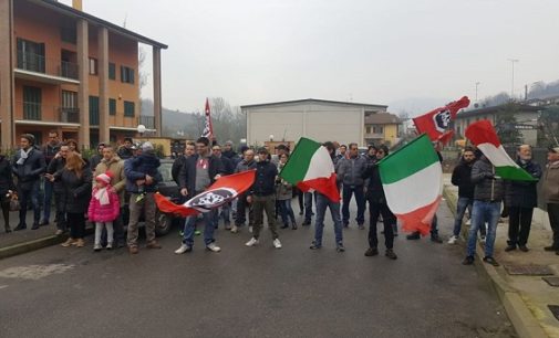 CASTEGGIO 05/12/2016: Timori per nuovi arrivi di migranti. Manifestazione ieri in via Vigorelli. Anche il sindaco aveva mostrato preoccupazione