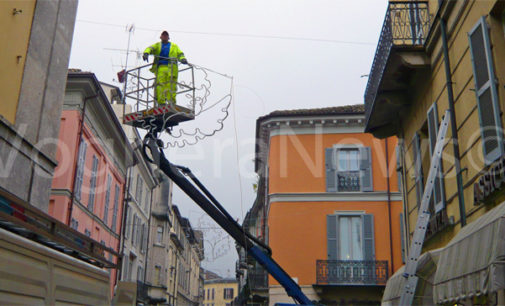 VOGHERA 11/12/2015: Ancora niente musica natalizia in centro. Rubate alla ditta fornitrice le casse della filodiffusione