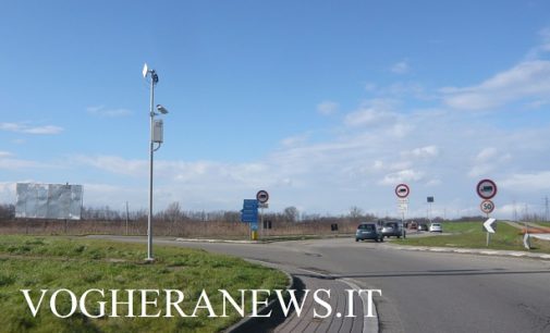 BRESSANA BOTTARONE 10/03/2017: Una nuova telecamera sulla Sp35. La polizia locale ci ha spiegato a cosa serve