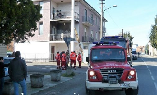 VOGHERA 09/03/2017: Rogo in una palazzina di via Negrotto. A fuoco il balcone