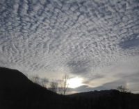 VOGHERA 07/03/2017: Meteo. Cristalli di ghiaccio in cielo. Poggi ancora sul parelio nei cieli dell’Oltrepò