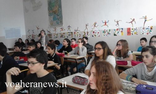 VOGHERA 13/04/2017: A scuola di scrittura e illustrazione. Gli alunni della Pascoli incontrano Guido Conti