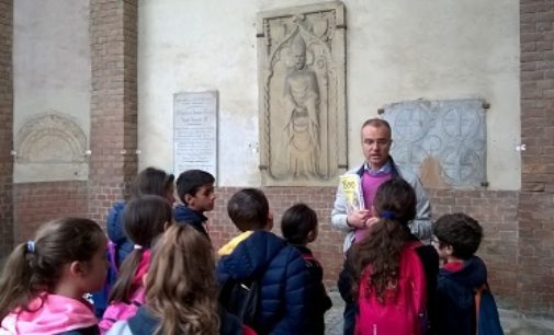 VOGHERA 12/05/2017: Scuola. Gli alunni della 4°B “Dino Provenzal” in Duomo scoprono la storia di San Bovo
