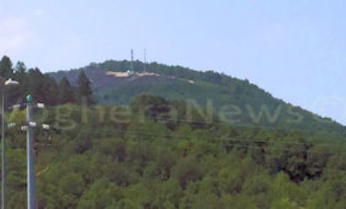 CECIMA 22/06/2017: Nuovo incendio in paese. Bruciano un campo e una parte di bosco