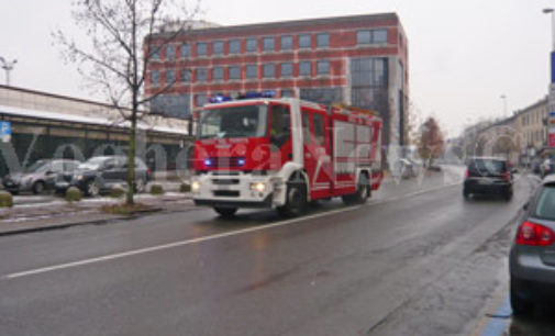 PAVIA 05/06/2017: Fuoco nella cantine. Evacuata una palazzina