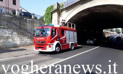 VOGHERA 31/07/2017: Cadono calcinacci dal sottopasso Lomellina. Sul posto i pompieri