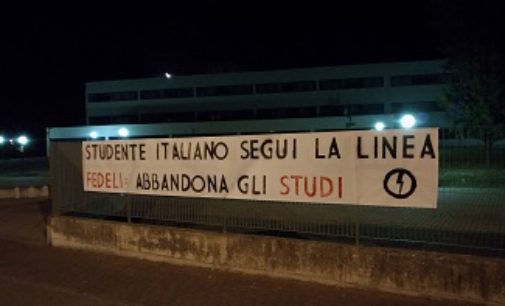 VOGHERA 14/09/2017: Blocco Studentesco. Striscione in città contro il Ministro Fedeli sulla “dispersione scolastica”