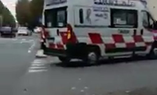 VOGHERA 03/10/2017: Posteggiano l’ambulanza per andare a giocare alle slot. La coop li sospende