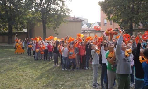 VOGHERA 12/10/2017: Giornata della bambine. Anche la Scuola Primaria De Amicis si tinge di arancione